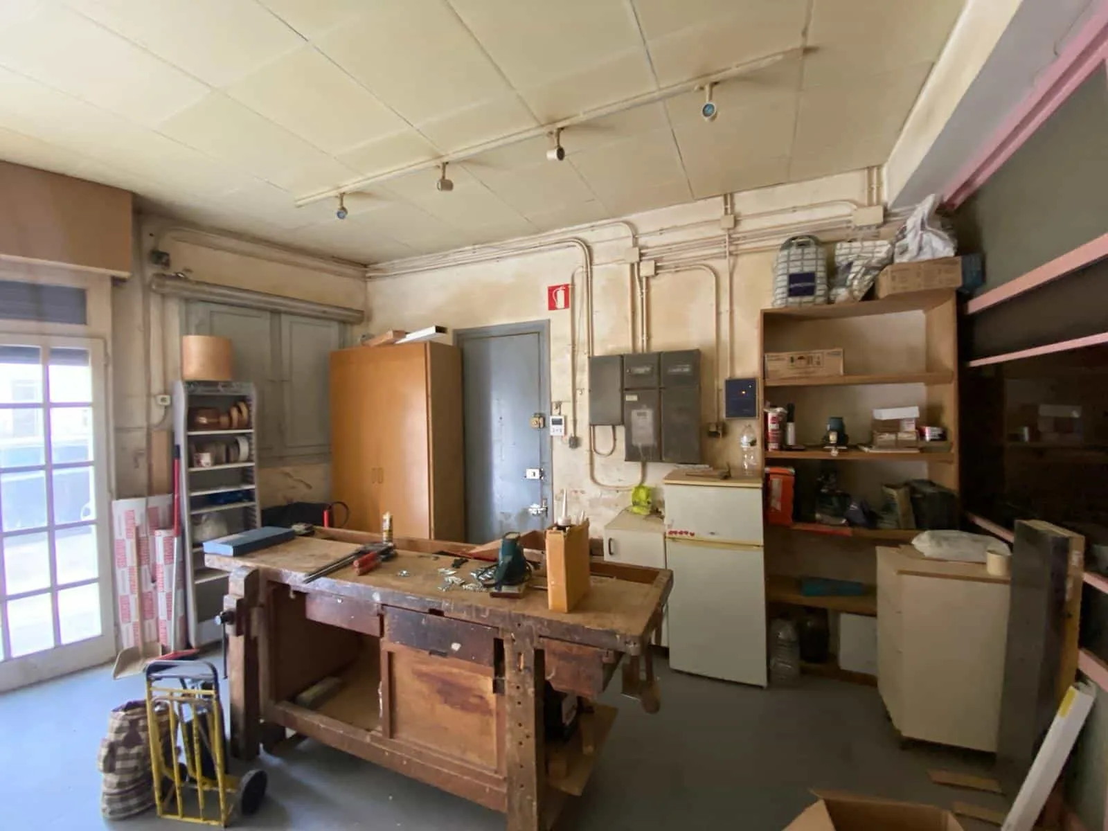 Venta y traspaso de una galería almacen