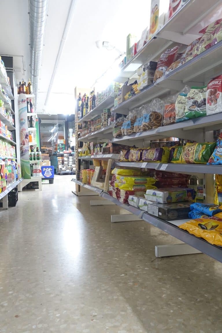 Traspaso supermercado con productos de Polonia