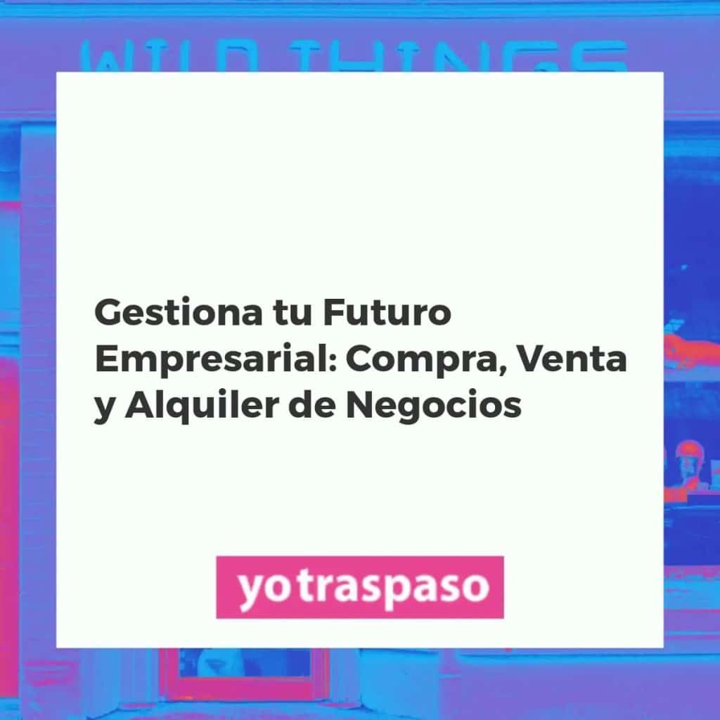 Profesionales analizando datos de negocios en una oficina moderna, simbolizando la gestión estratégica y oportunidades.