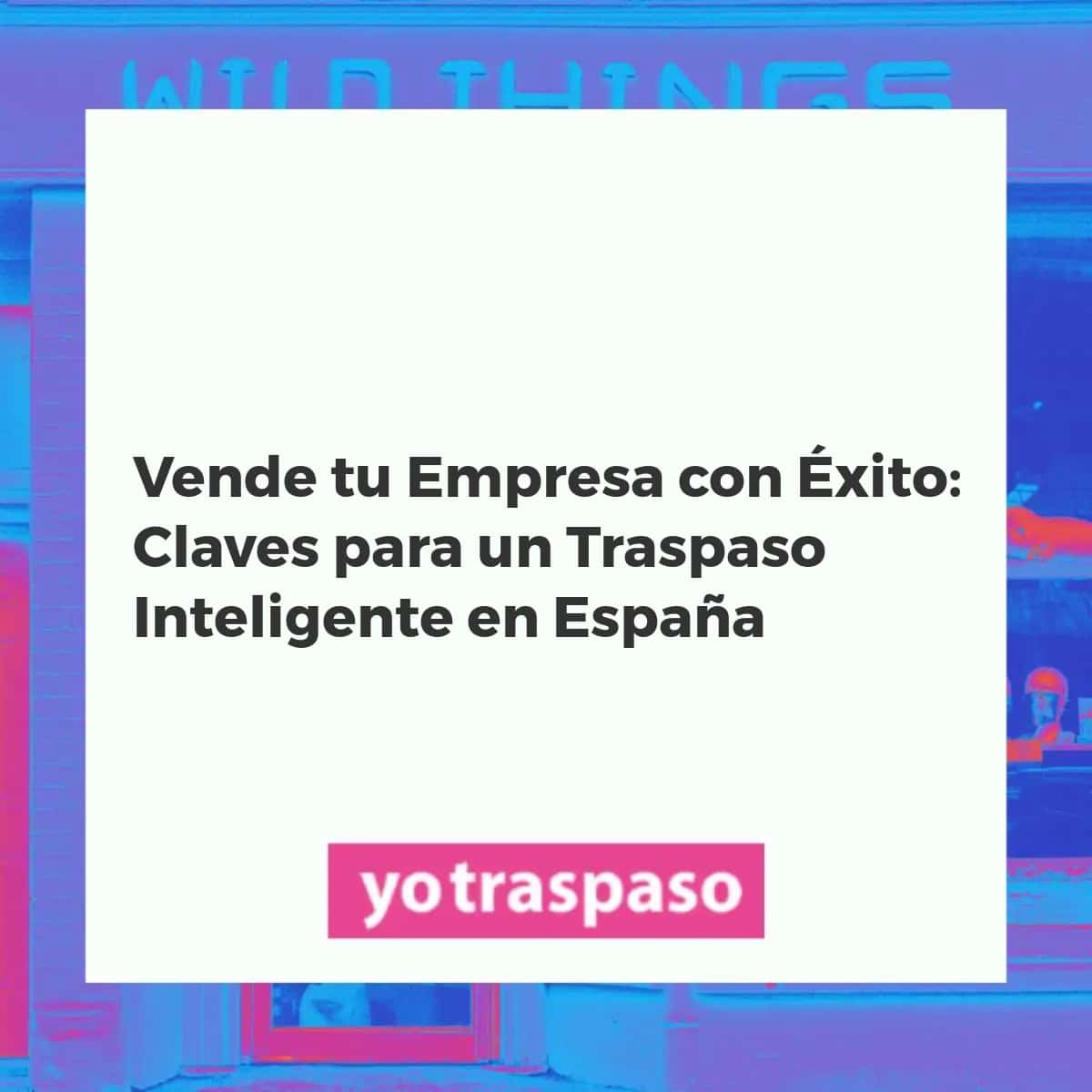 Empresarios cerrando un traspaso de negocio exitoso en España, con documentos y sonrisas de satisfacción.